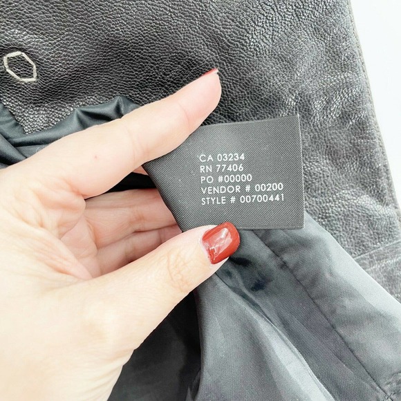 Club Monaco Cropped Leather Jacket Sz M Solid Black Mandarin Collar Snap Buttons - Picture 8 of 8